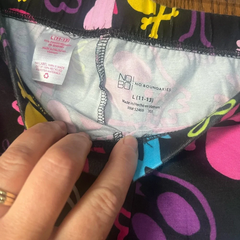 No Boundaries Black and Pink Graphic Leggings - Picture 3 of 6